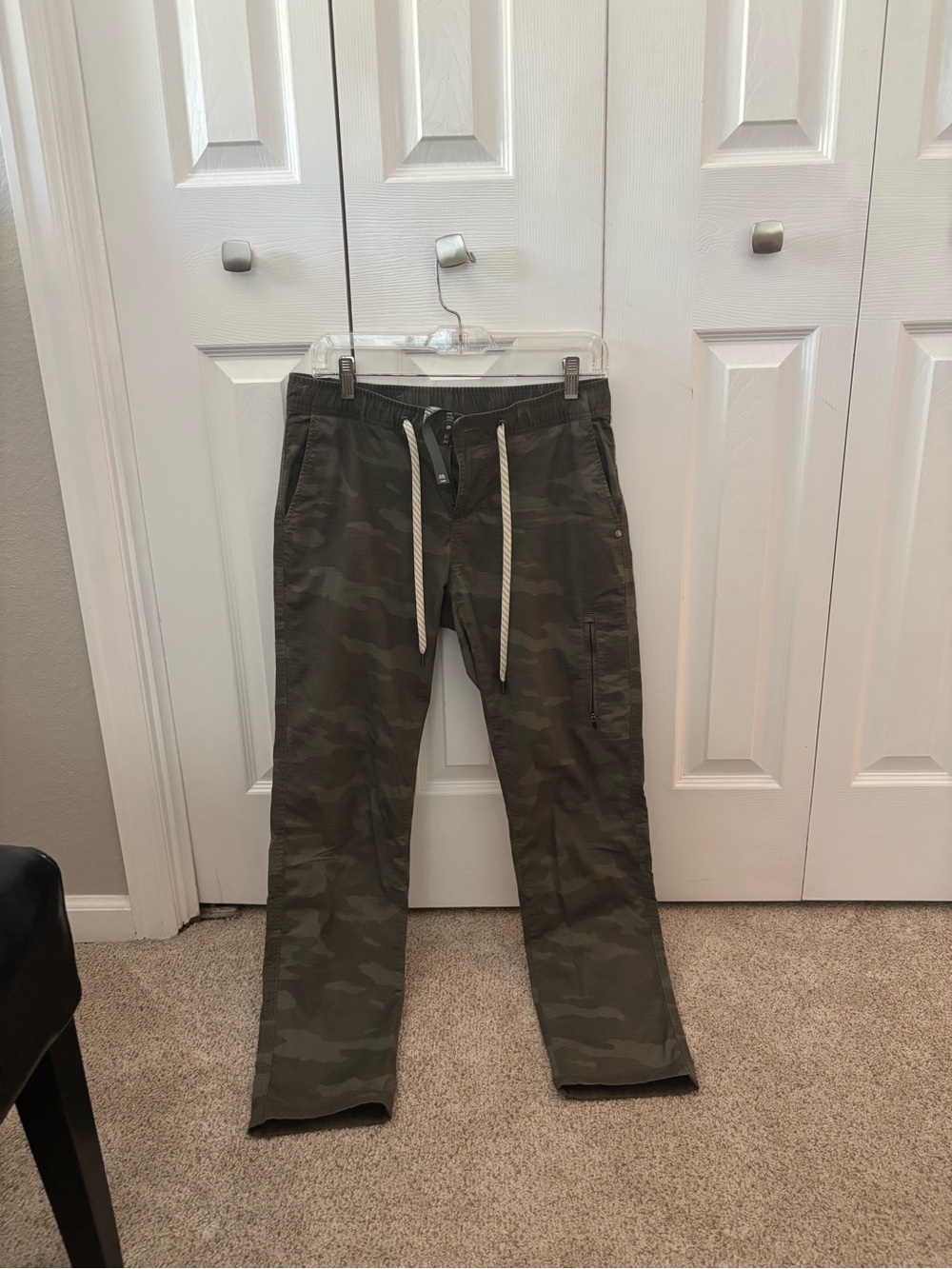 Vuori Olive Camo Straight-Leg Cargo Pants